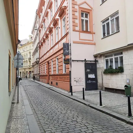 Homestay Downtown Minimalistic In Flatshare Prague
