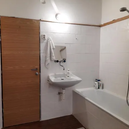 Downtown Minimalistic In Flatshare منزل للإقامة
