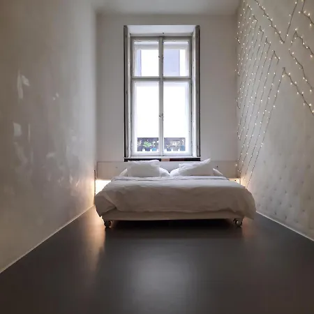 Downtown Minimalistic In Flatshare منزل للإقامة براغ